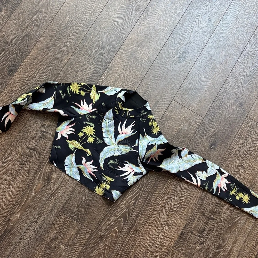 Billabong Black Floral Surf Crop Rash Guard - Picture 2 of 3